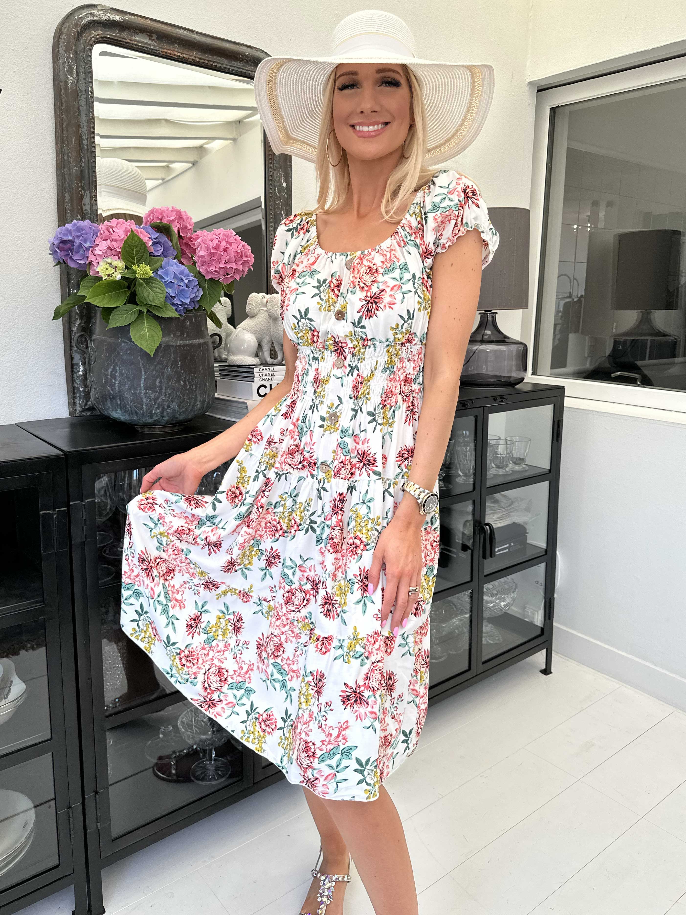 Finalia Summer Short - Sød blomstret kjole med pufærmer